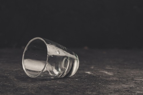 Po ustąpieniu ostrych objawów białej gorączki najczęściej konieczne jest leczenie w zamkniętym ośrodku odwykowym