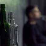 Manipulacje alkoholika - skąd się biorą, jak je rozpoznać i jak nie dać się manipulować alkoholikowi?