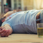 Zapaść alkoholowa – jakie są przyczyny i objawy oraz jak ją leczyć
